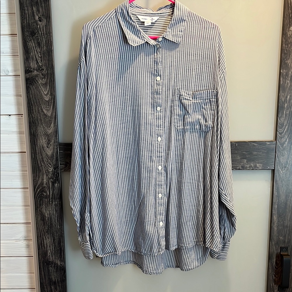 Old Navy Blue and White Button Down Shirt